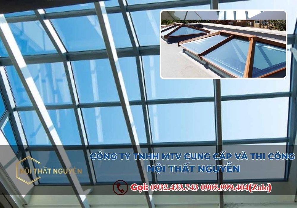 Tấm lợp Polycarbonate được sản xuất từ nhựa Polycarbonate cao cấp, có khả năng chịu lực tốt hơn kính thông thường gấp nhiều lần.