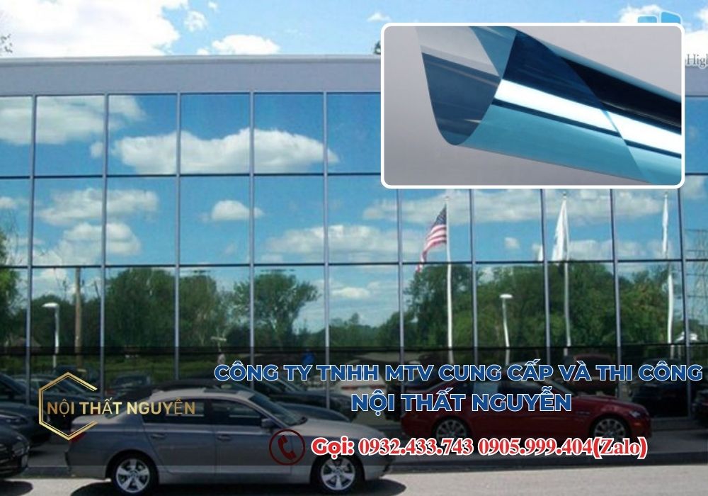 Phim dán kính 1 chiều là một loại vật liệu được thiết kế đặc biệt để dán lên bề mặt kính.