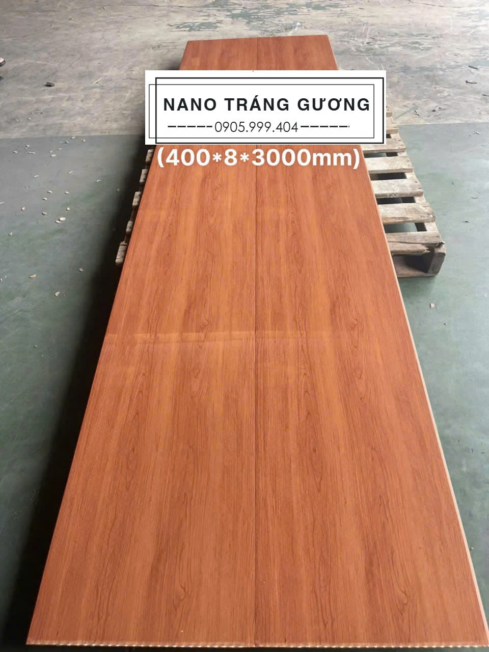 Tấm nhựa nano tráng gương là loại vật liệu nhựa được phủ một lớp nano đặc biệt trên bề mặt, giúp tạo ra lớp gương siêu bóng.