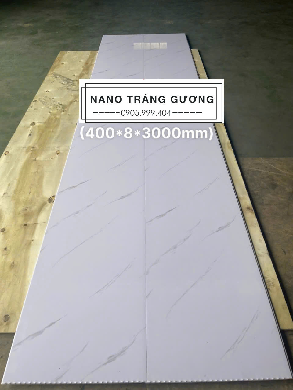 Tấm nhựa nano tráng gương không chỉ dùng để trang trí các không gian nội thất mà còn được ứng dụng rộng rãi trong các công trình xây dựng hiện đại.
