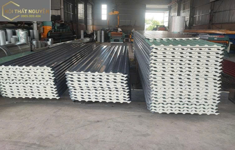 5b4e20aae96a5d34047b19 Tôn xốp cách nhiệt tại Đà Nẵng đã và đang trở thành lựa chọn hàng đầu nhờ tính năng cách nhiệt vượt trội, độ bền cao và giá thành hợp lý.