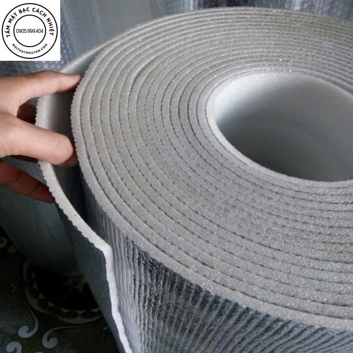 Xốp cách nhiệt PE OPP tráng bạc chống nóng nổi lên là lựa chọn hàng đầu cho mái tôn, trần nhà, vách tường, nhà xưởng và kho lạnh nhờ khả năng phản xạ nhiệt lên đến 97% và mức chi phí hợp lý.